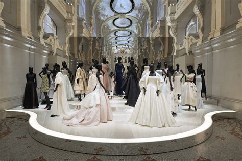 th ehouse of dior 1988 couture|house of Dior exhibit.